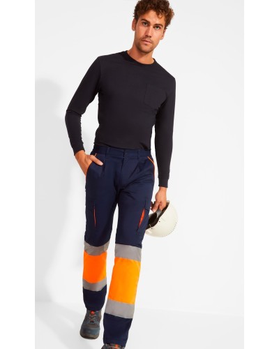 Pantalón Forrado Multibolsillos. Ext. 80% Poli / 20% Alg 235 g/m². Int.100% Pol.185 g/m²