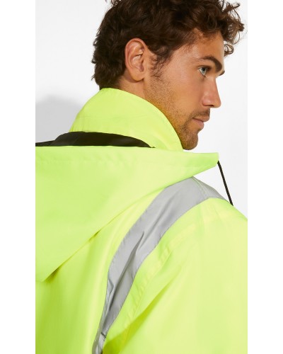 Parka Acolchada Tejido Inpermeable. Ext. 100% Waterproof Pol laminado. Int. 100% Poliéster 365 g/m²