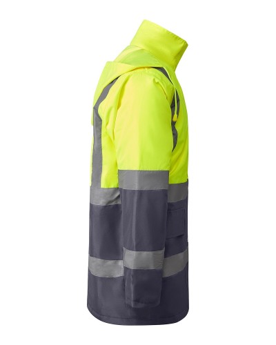 Parka Acolchada Tejido Inpermeable. Ext. 100% Waterproof Pol laminado. Int. 100% Poliéster 365 g/m²