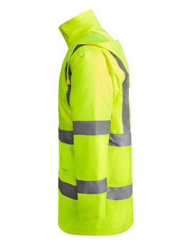 Parka Acolchada Tejido Inpermeable. Ext. 100% Waterproof Pol laminado. Int. 100% Poliéster 365 g/m²