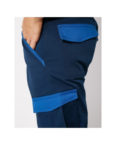 Pantalón Multibolsillos. 65% Poli / 33% Alg / 2% Elas 250 g/m²