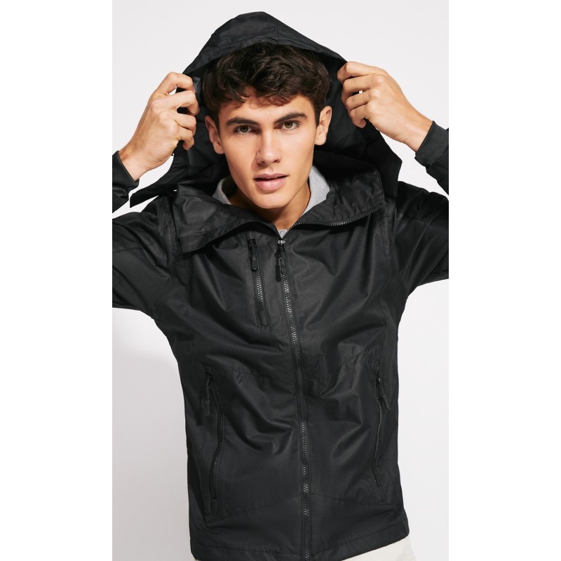 Parka Impermeable 100% poliéster.