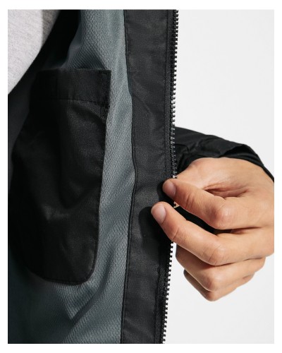 Parka Impermeable 100% poliéster.