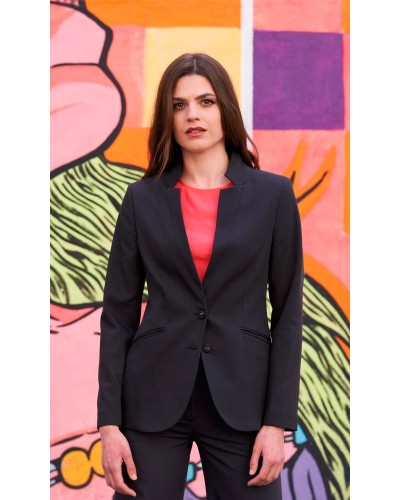 Americana Mujer Solapa Invertida. 77% Poliéster - 20% Viscosa - 3% Elastómero. 185gr/m2