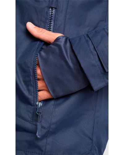 Parka Impermeable 100% poliéster.