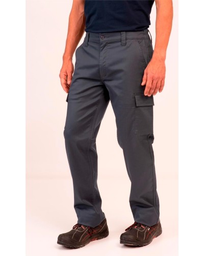 Pantalón Multibolsillos. 60% Pol. 37% Alg. 3% Elas. 240 gr/m2