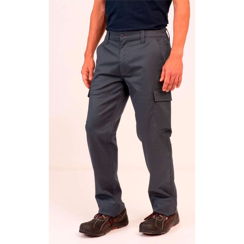 Pantalón Multibolsillos. 60% Pol. 37% Alg. 3% Elas. 240 gr/m2