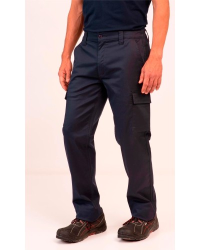 Pantalón Multibolsillos. 60% Pol. 37% Alg. 3% Elas. 240 gr/m2
